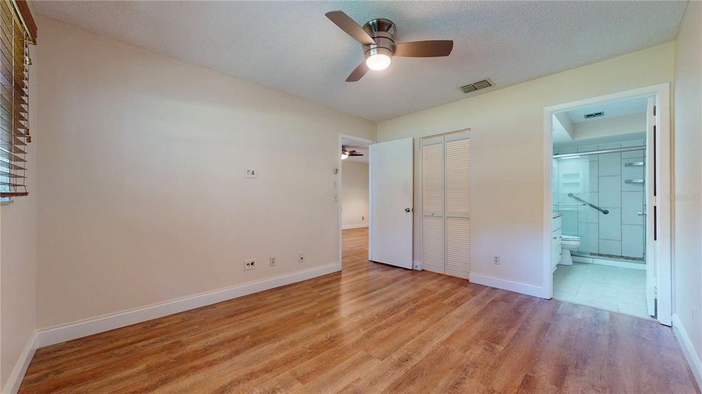 For Sale: $210,000 (2 beds, 2 baths, 805 Square Feet)