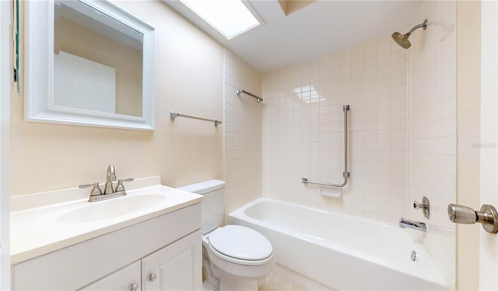 For Sale: $210,000 (2 beds, 2 baths, 805 Square Feet)