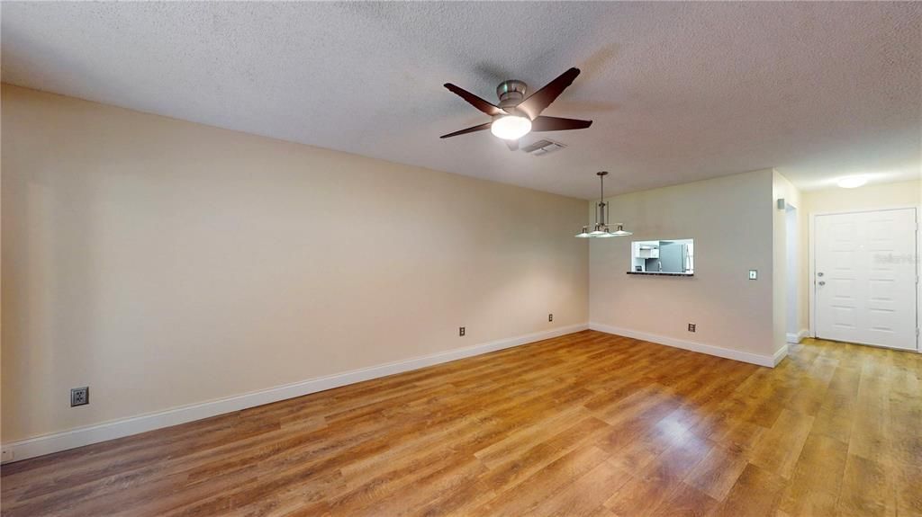 For Sale: $210,000 (2 beds, 2 baths, 805 Square Feet)