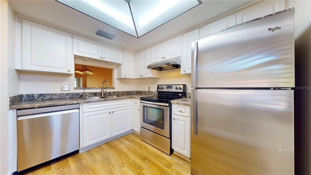 For Sale: $210,000 (2 beds, 2 baths, 805 Square Feet)