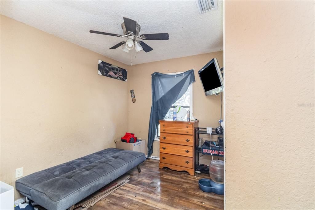 For Sale: $245,000 (4 beds, 2 baths, 1392 Square Feet)