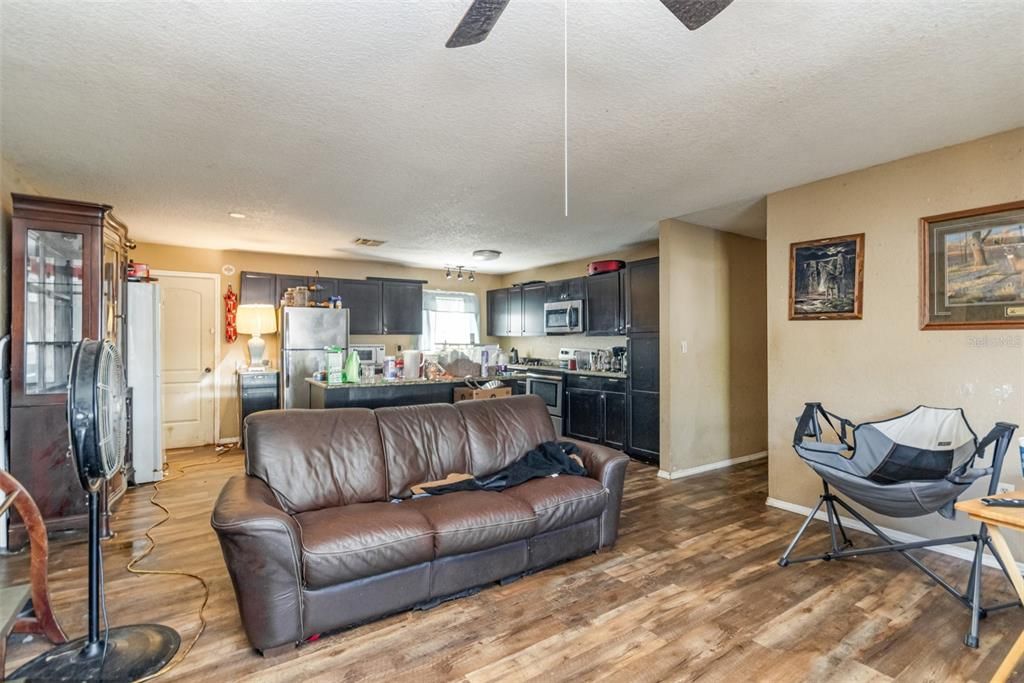 For Sale: $245,000 (4 beds, 2 baths, 1392 Square Feet)