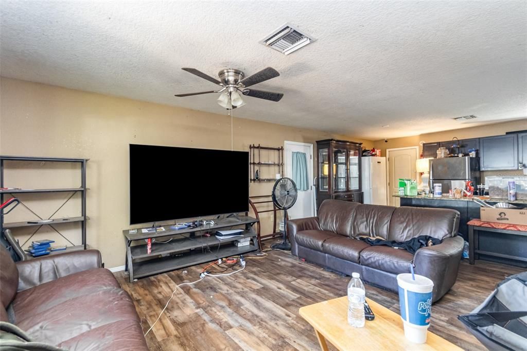For Sale: $245,000 (4 beds, 2 baths, 1392 Square Feet)