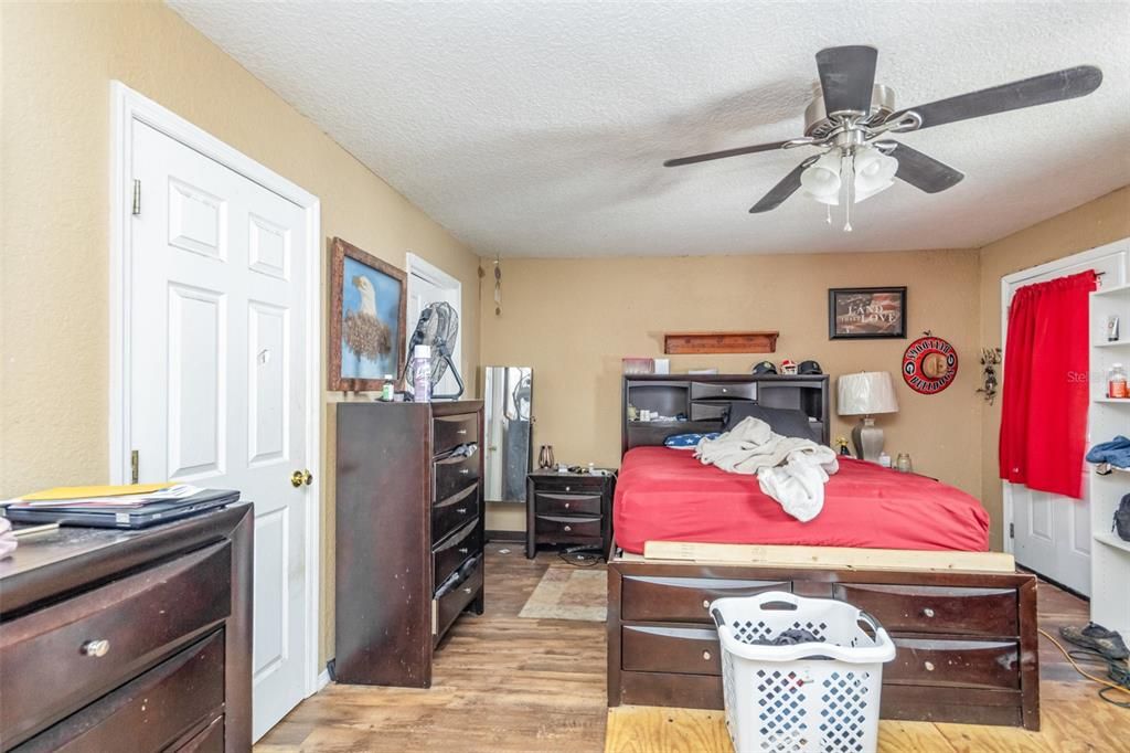 For Sale: $245,000 (4 beds, 2 baths, 1392 Square Feet)