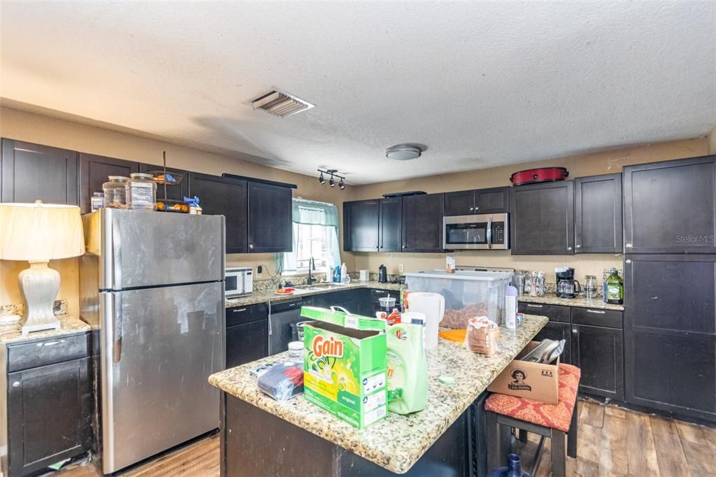 For Sale: $245,000 (4 beds, 2 baths, 1392 Square Feet)