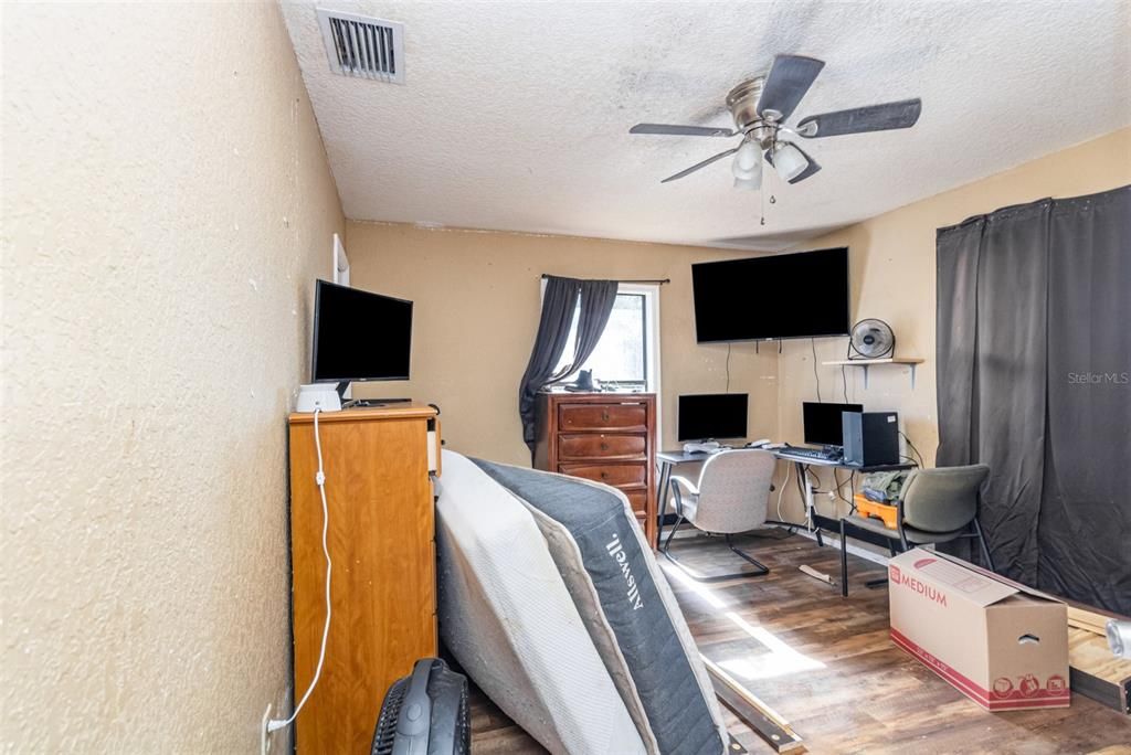 For Sale: $245,000 (4 beds, 2 baths, 1392 Square Feet)