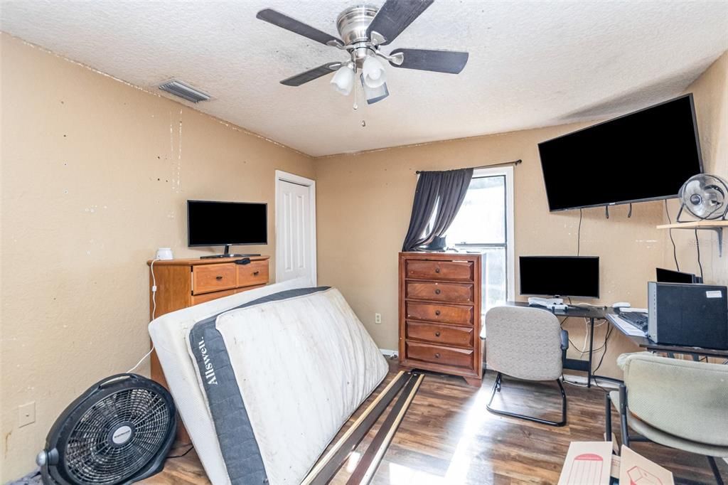 For Sale: $245,000 (4 beds, 2 baths, 1392 Square Feet)