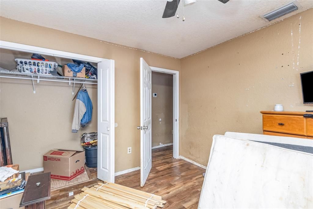 For Sale: $245,000 (4 beds, 2 baths, 1392 Square Feet)