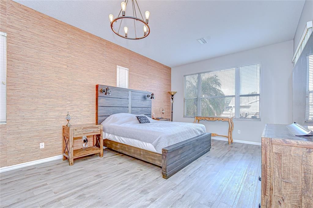 For Sale: $600,000 (5 beds, 4 baths, 3285 Square Feet)