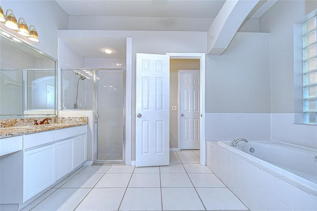 For Sale: $600,000 (5 beds, 4 baths, 3285 Square Feet)