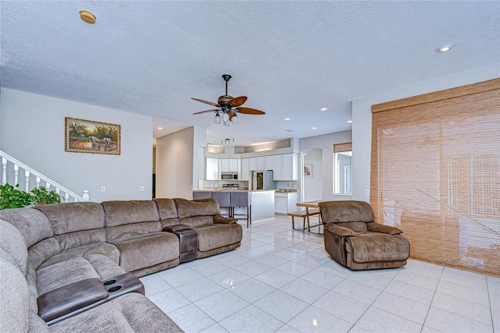 For Sale: $600,000 (5 beds, 4 baths, 3285 Square Feet)