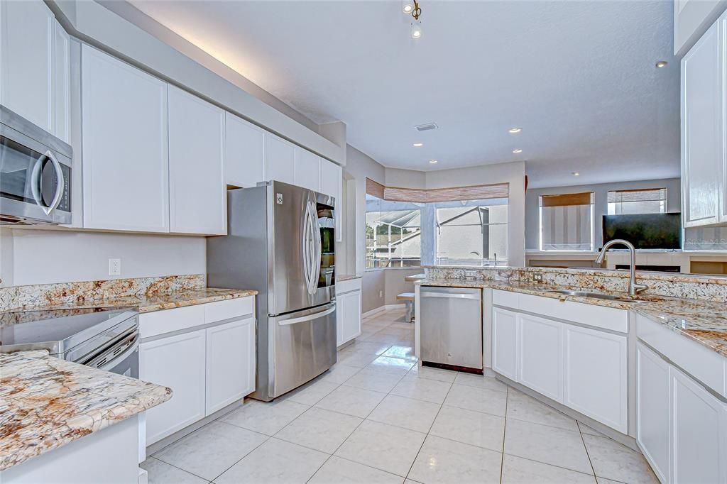 For Sale: $600,000 (5 beds, 4 baths, 3285 Square Feet)