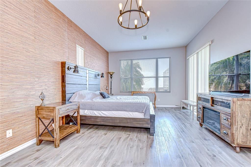 For Sale: $600,000 (5 beds, 4 baths, 3285 Square Feet)