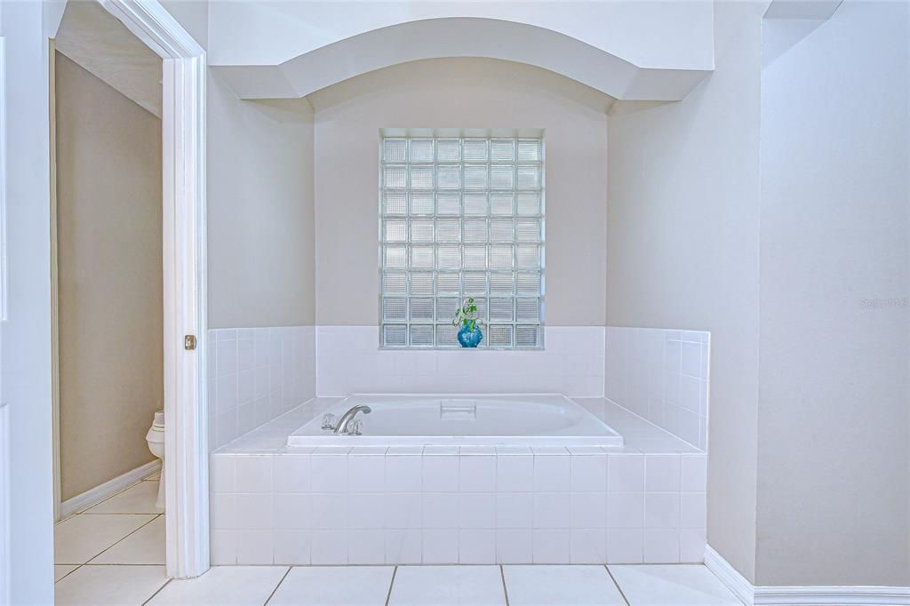 For Sale: $600,000 (5 beds, 4 baths, 3285 Square Feet)