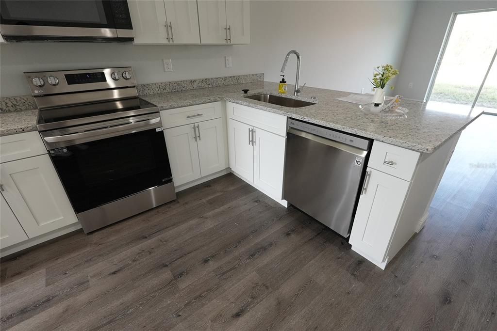 En Renta: $1,699 (3 camas, 2 baños, 2480 Pies cuadrados)