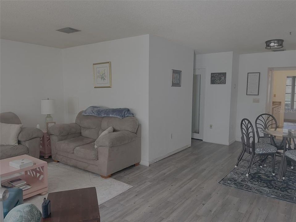 待售: $99,999 (1 贝兹, 1 浴室, 835 平方英尺)