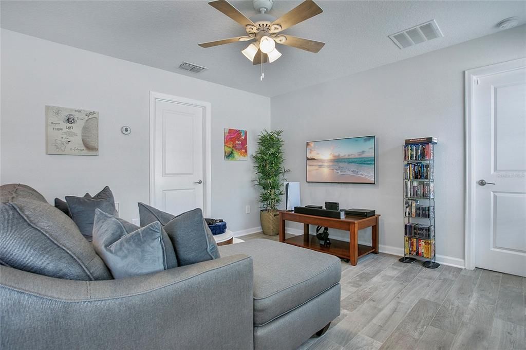 En Venta: $599,000 (4 camas, 3 baños, 2512 Pies cuadrados)