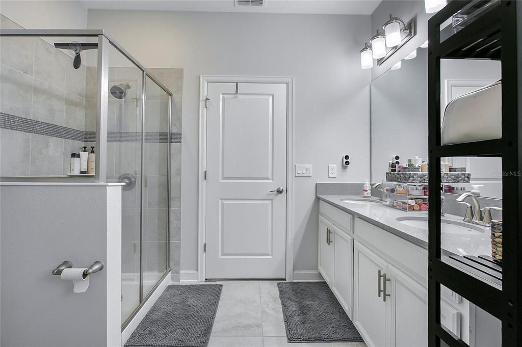 En Venta: $599,000 (4 camas, 3 baños, 2512 Pies cuadrados)