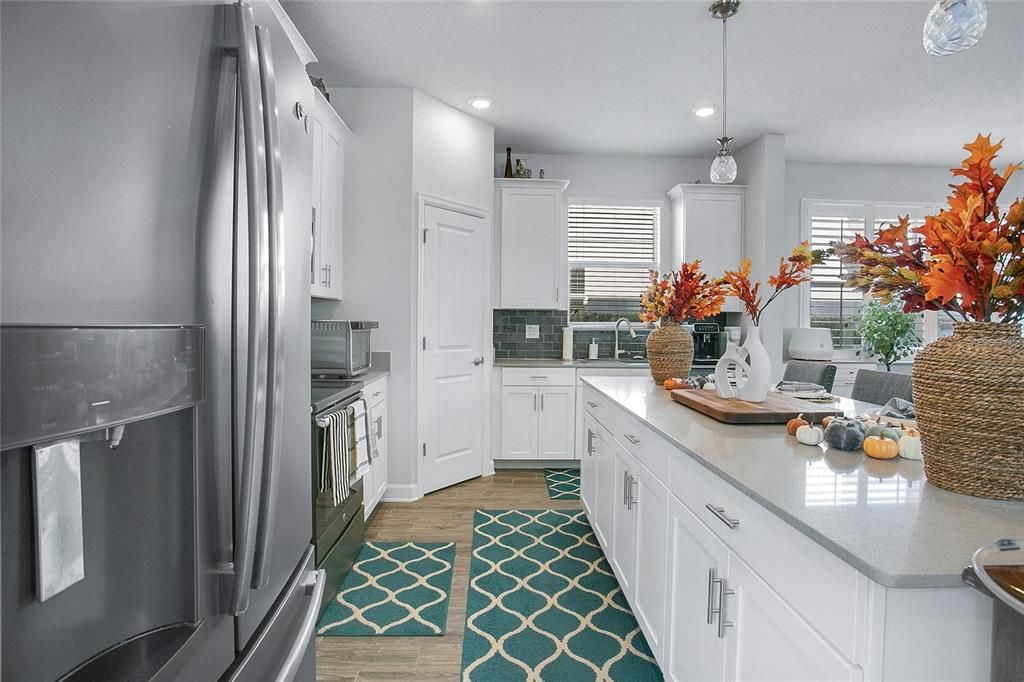 En Venta: $599,000 (4 camas, 3 baños, 2512 Pies cuadrados)