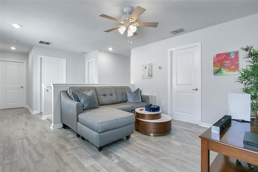 En Venta: $599,000 (4 camas, 3 baños, 2512 Pies cuadrados)