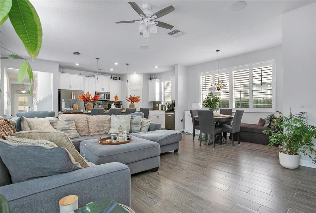 En Venta: $599,000 (4 camas, 3 baños, 2512 Pies cuadrados)