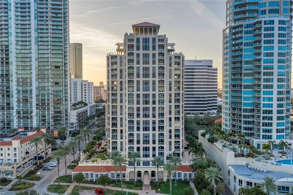 Activo con contrato: $2,649,000 (2 camas, 2 baños, 2400 Pies cuadrados)