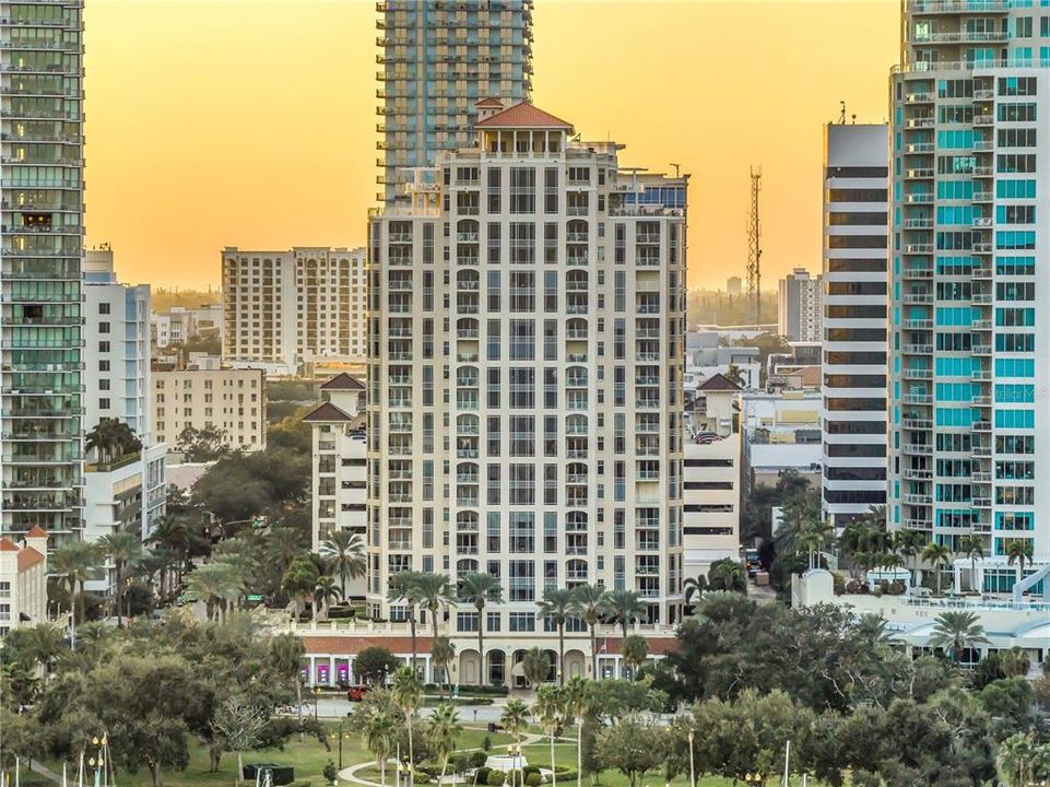 Activo con contrato: $2,649,000 (2 camas, 2 baños, 2400 Pies cuadrados)