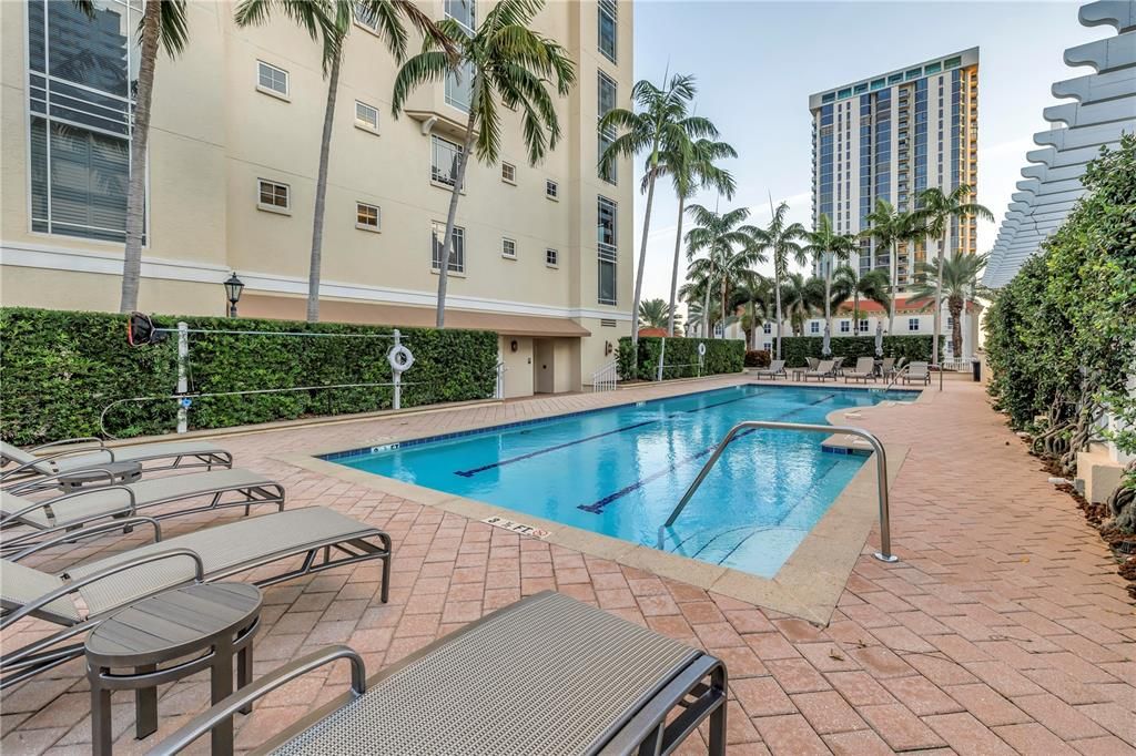 Activo con contrato: $2,649,000 (2 camas, 2 baños, 2400 Pies cuadrados)