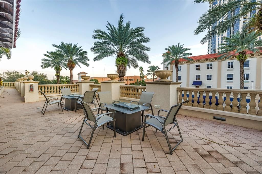 Activo con contrato: $2,649,000 (2 camas, 2 baños, 2400 Pies cuadrados)