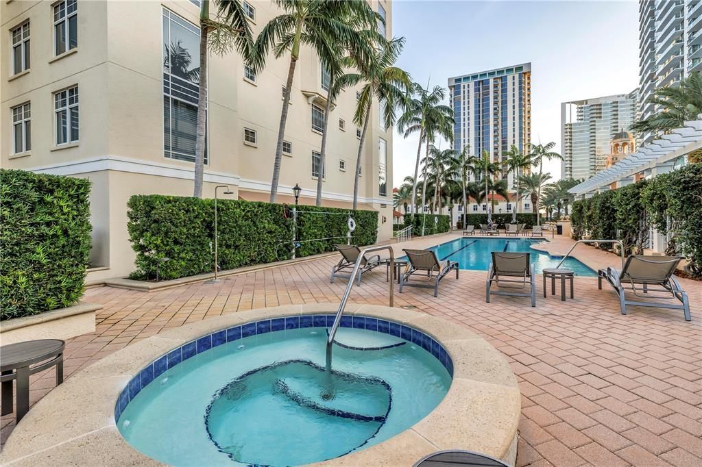 Activo con contrato: $2,649,000 (2 camas, 2 baños, 2400 Pies cuadrados)