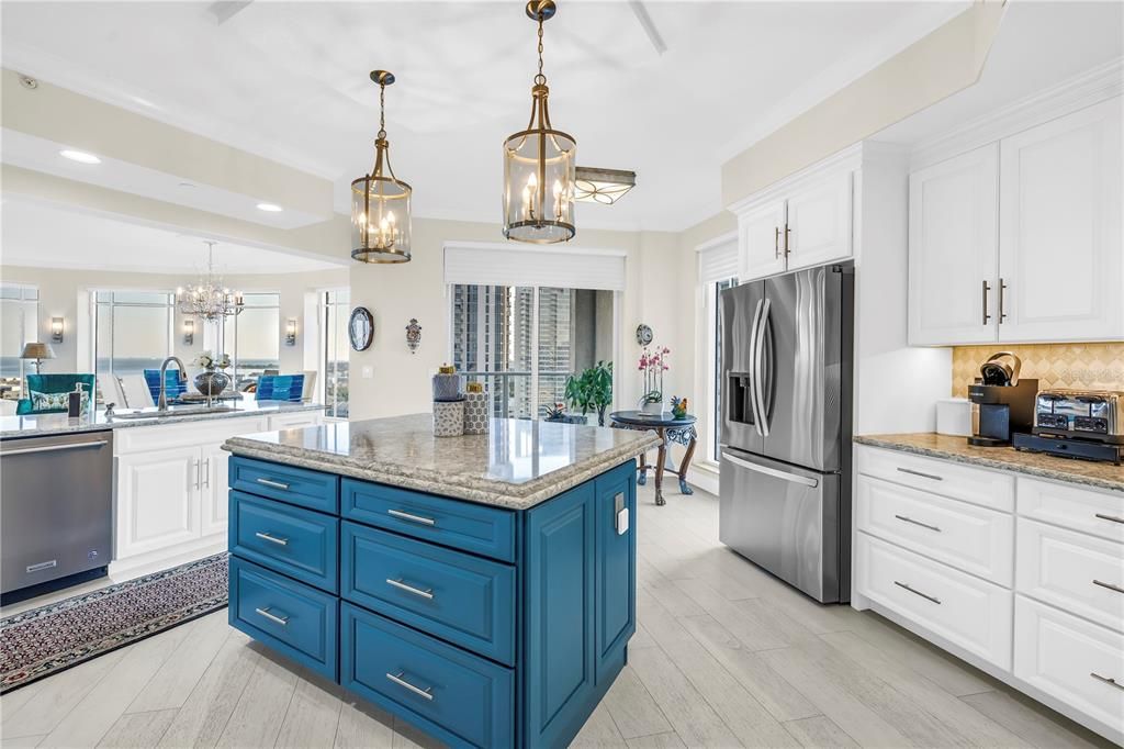 Activo con contrato: $2,649,000 (2 camas, 2 baños, 2400 Pies cuadrados)