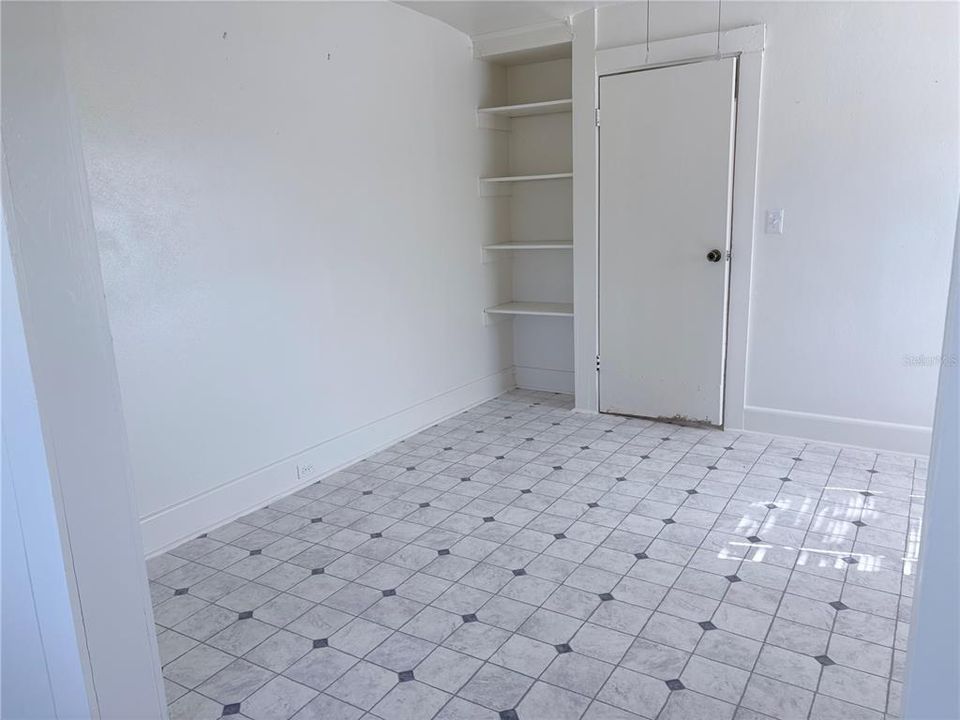 For Rent: $1,600 (3 beds, 2 baths, 1702 Square Feet)