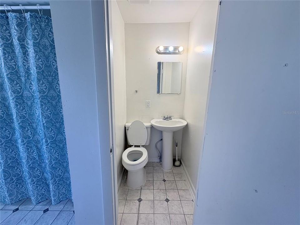 For Rent: $1,600 (3 beds, 2 baths, 1702 Square Feet)