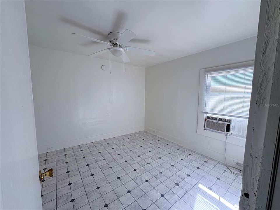 For Rent: $1,600 (3 beds, 2 baths, 1702 Square Feet)