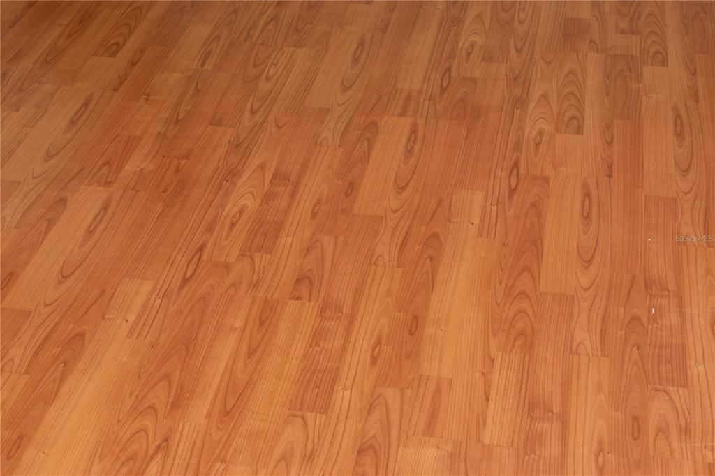 For Sale: $179,000 (2 beds, 1 baths, 744 Square Feet)