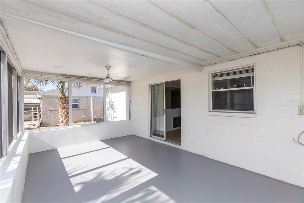 For Sale: $179,000 (2 beds, 1 baths, 744 Square Feet)