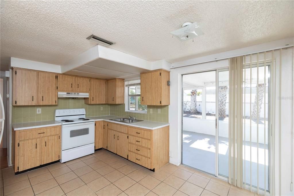 For Sale: $179,000 (2 beds, 1 baths, 744 Square Feet)