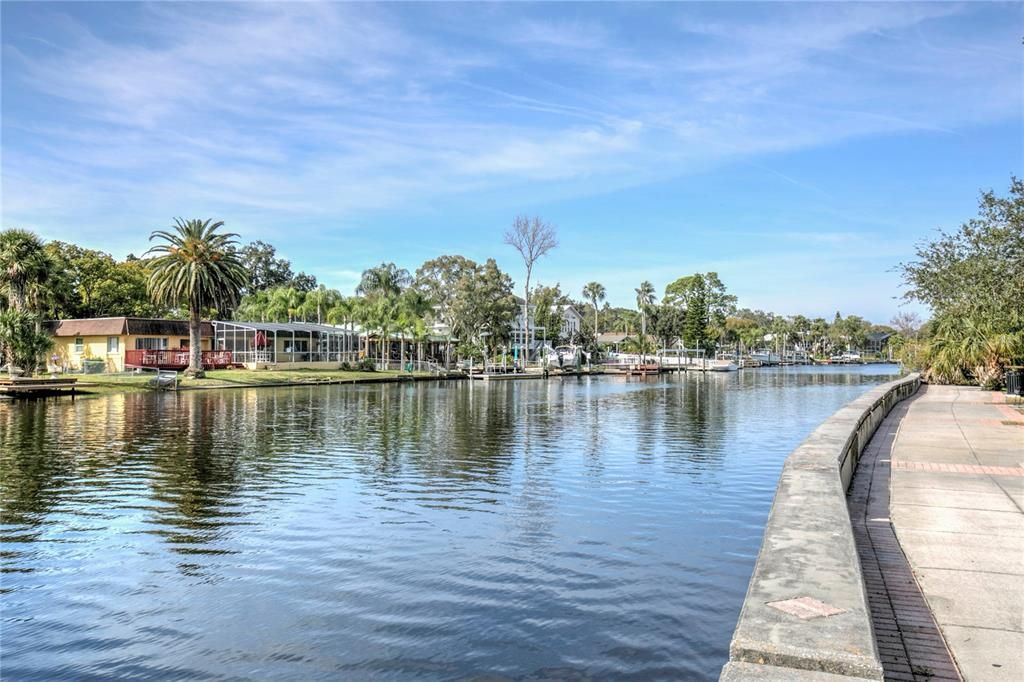 For Sale: $179,000 (2 beds, 1 baths, 744 Square Feet)