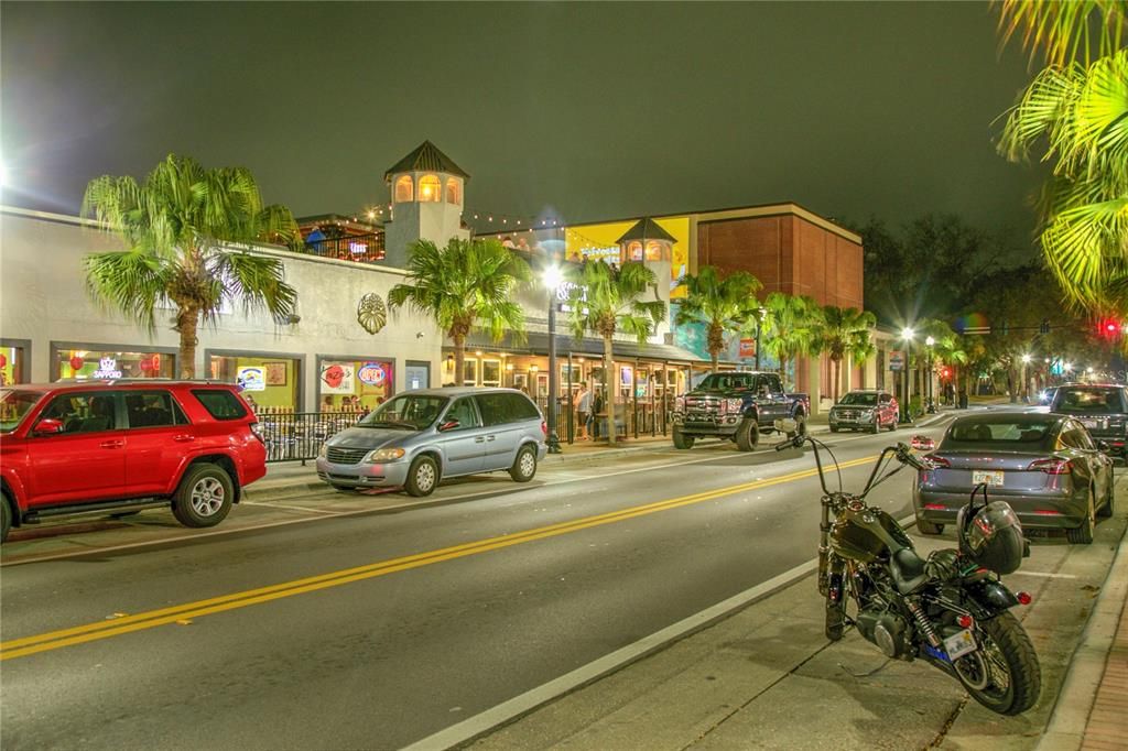 For Sale: $179,000 (2 beds, 1 baths, 744 Square Feet)