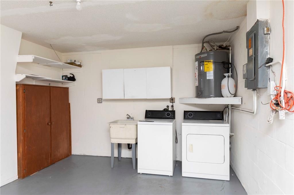 For Sale: $179,000 (2 beds, 1 baths, 744 Square Feet)