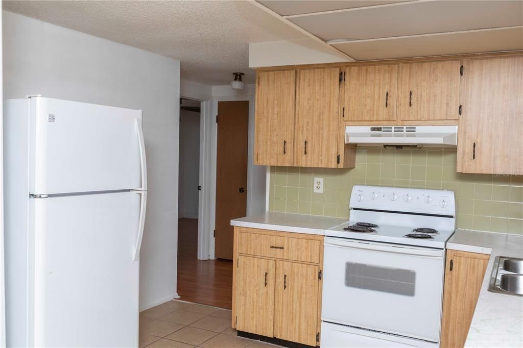 For Sale: $179,000 (2 beds, 1 baths, 744 Square Feet)