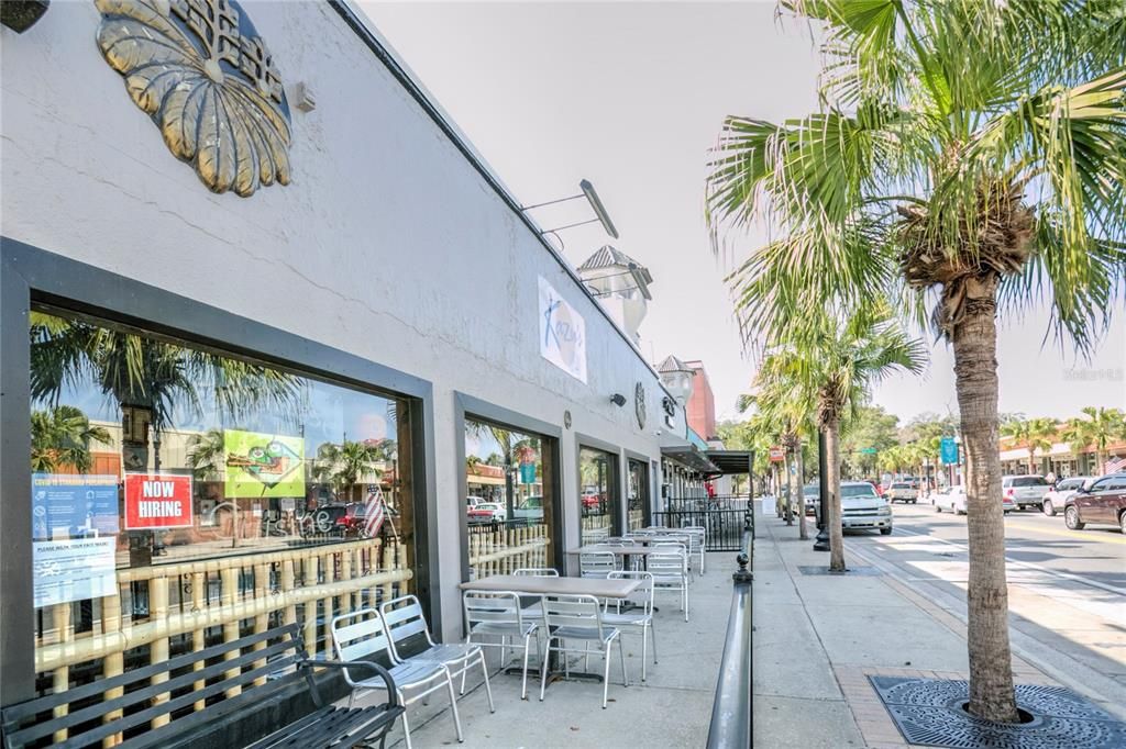 For Sale: $179,000 (2 beds, 1 baths, 744 Square Feet)