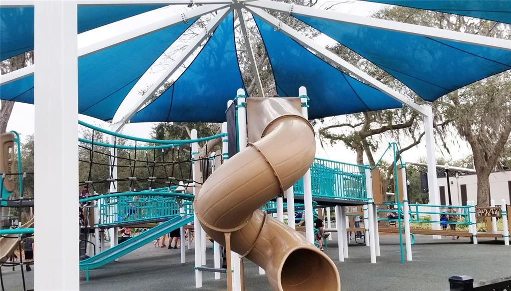 For Sale: $179,000 (2 beds, 1 baths, 744 Square Feet)