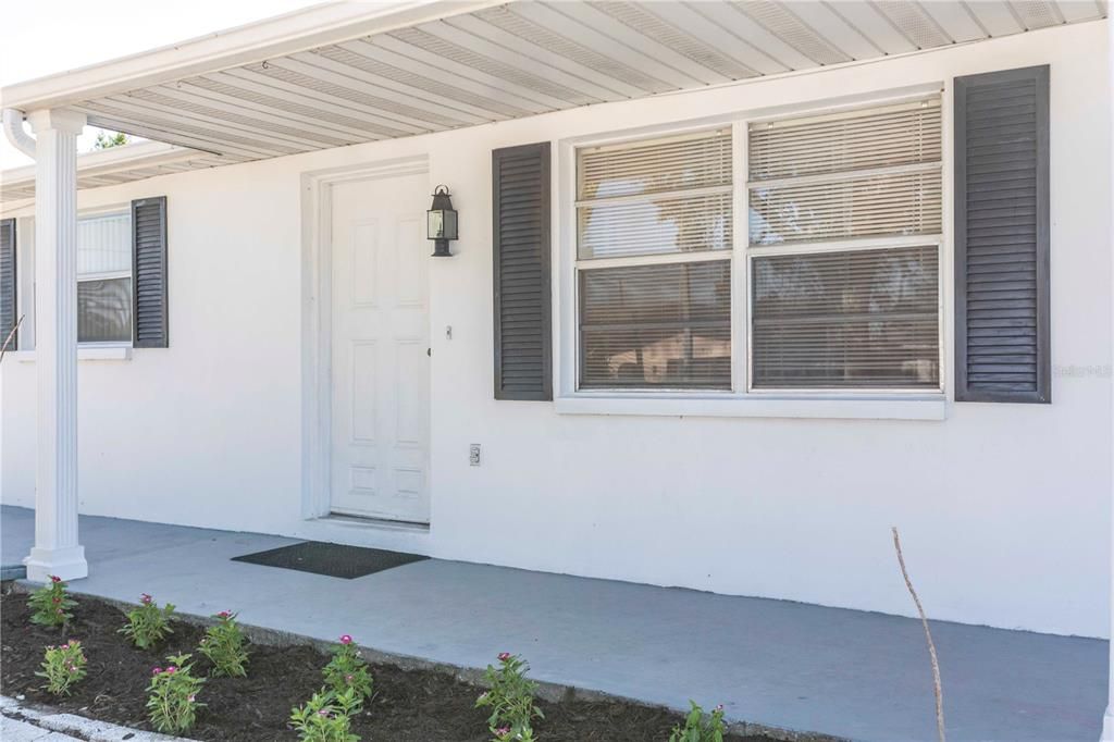 For Sale: $179,000 (2 beds, 1 baths, 744 Square Feet)