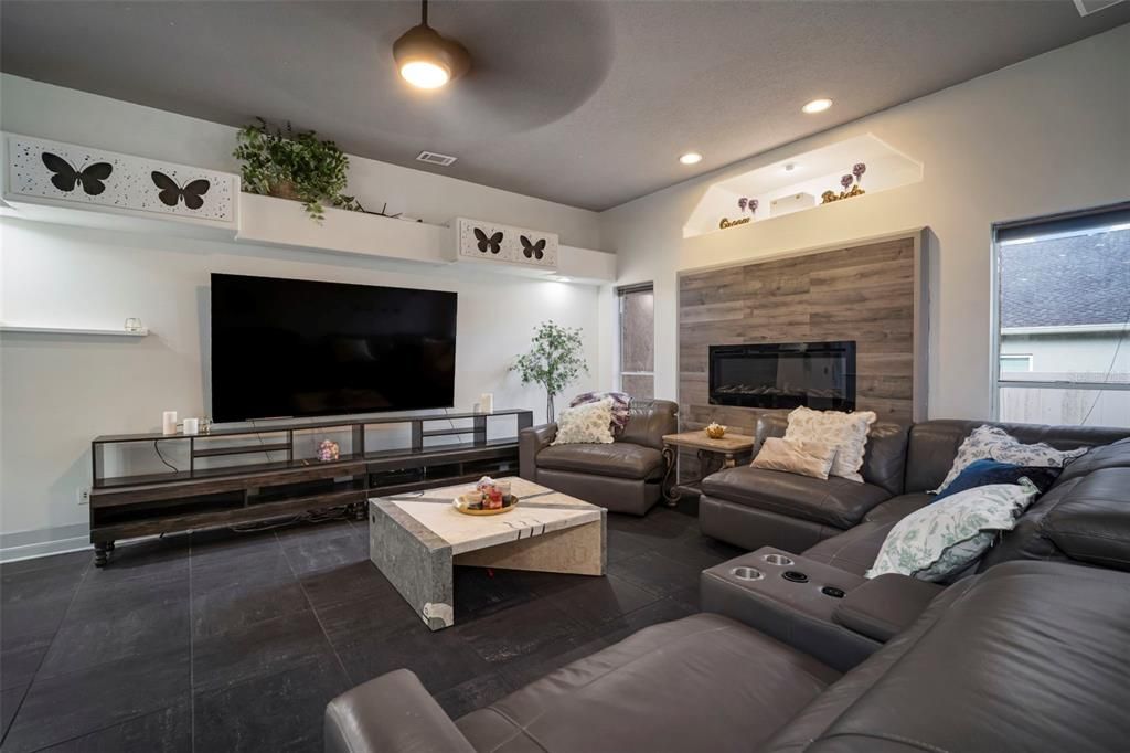 待售: $549,900 (4 贝兹, 2 浴室, 2578 平方英尺)