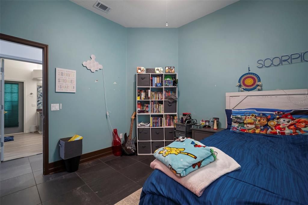 待售: $549,900 (4 贝兹, 2 浴室, 2578 平方英尺)