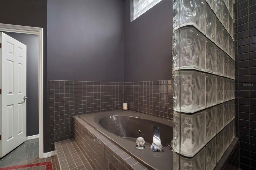 待售: $549,900 (4 贝兹, 2 浴室, 2578 平方英尺)