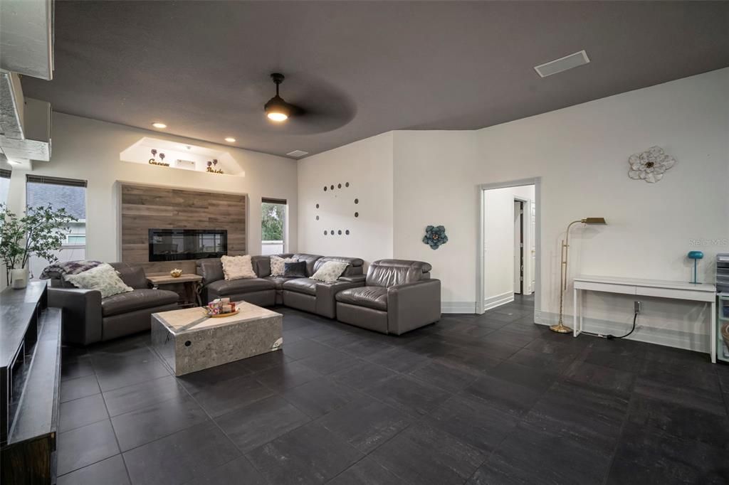 待售: $549,900 (4 贝兹, 2 浴室, 2578 平方英尺)