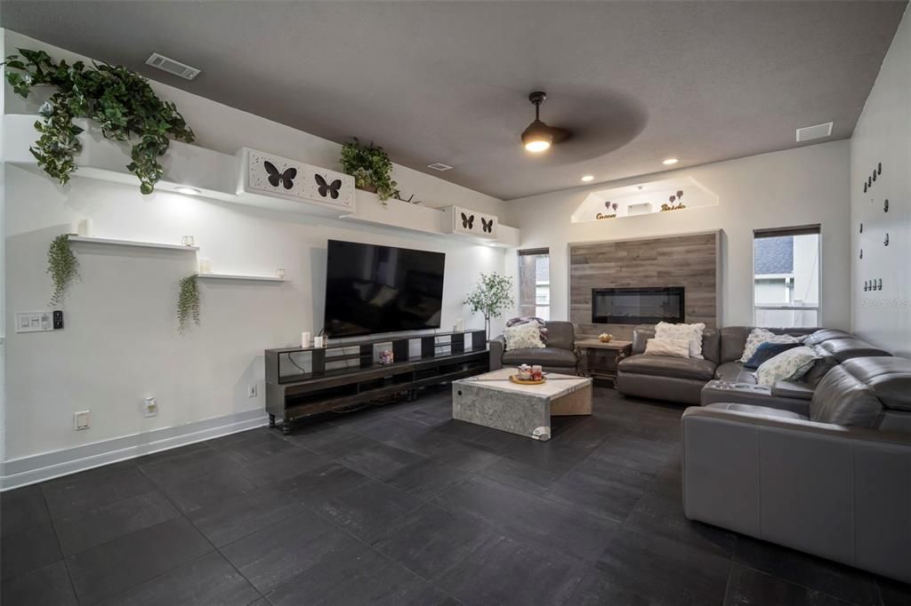 待售: $549,900 (4 贝兹, 2 浴室, 2578 平方英尺)