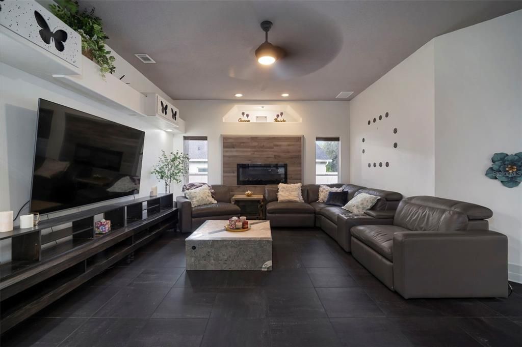 待售: $549,900 (4 贝兹, 2 浴室, 2578 平方英尺)